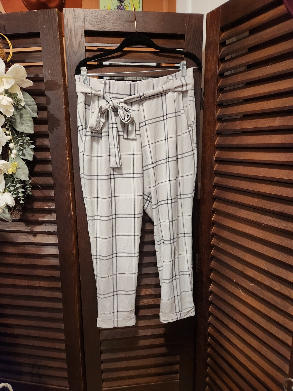torrid Cream Windowpane Tie-Waist Cropped Trousers